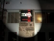 4 λόγοι να επιλέξετε φωτεινή επιγραφή για την επιχείρησή σας
